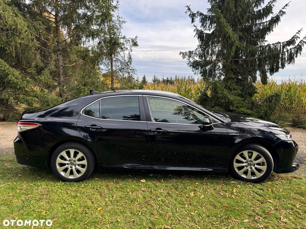 Toyota Camry - 4