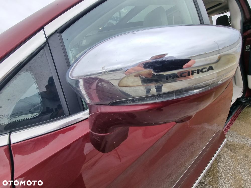 Chrysler Pacifica - 22