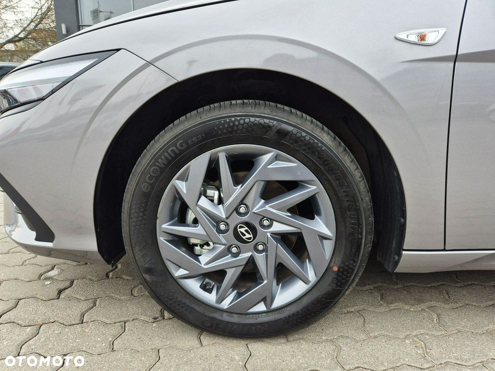 Hyundai Elantra - 11