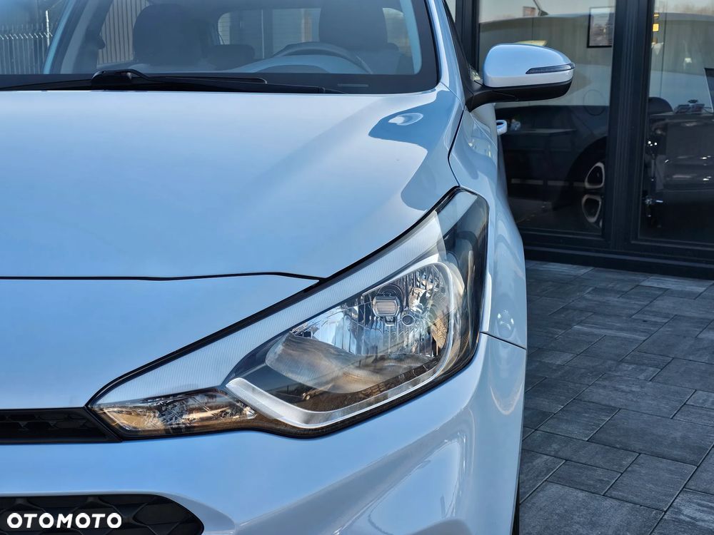 Hyundai i20 blue 1.2 Trend - 25