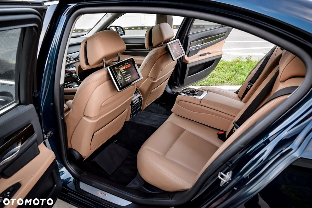 BMW Seria 7 740i L - 23