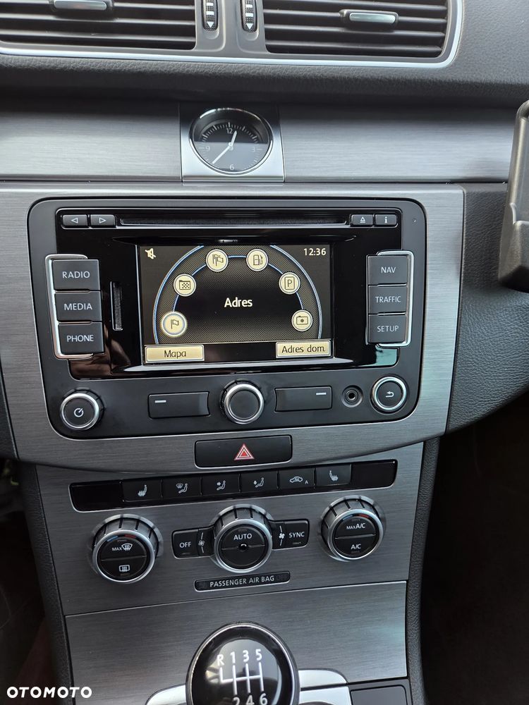 Volkswagen Passat - 12