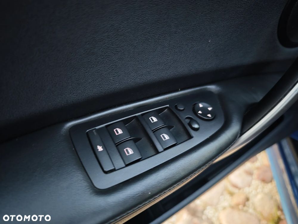 BMW X1 sDrive18i - 18