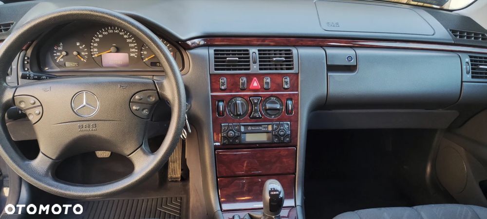 Mercedes-Benz Klasa E 200 Kompressor Classic - 13