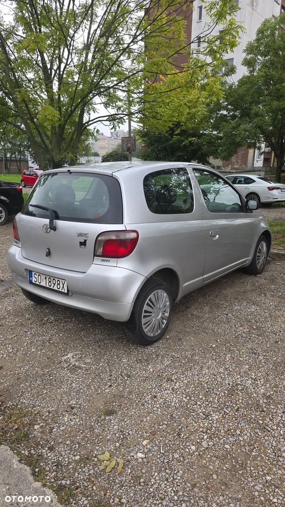 Toyota Yaris 1.0 Base - 1