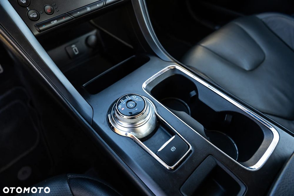 Ford Fusion 2.0 EcoBoost Titanium - 19