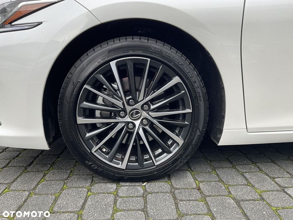 Lexus ES 300h Business Edition - 32