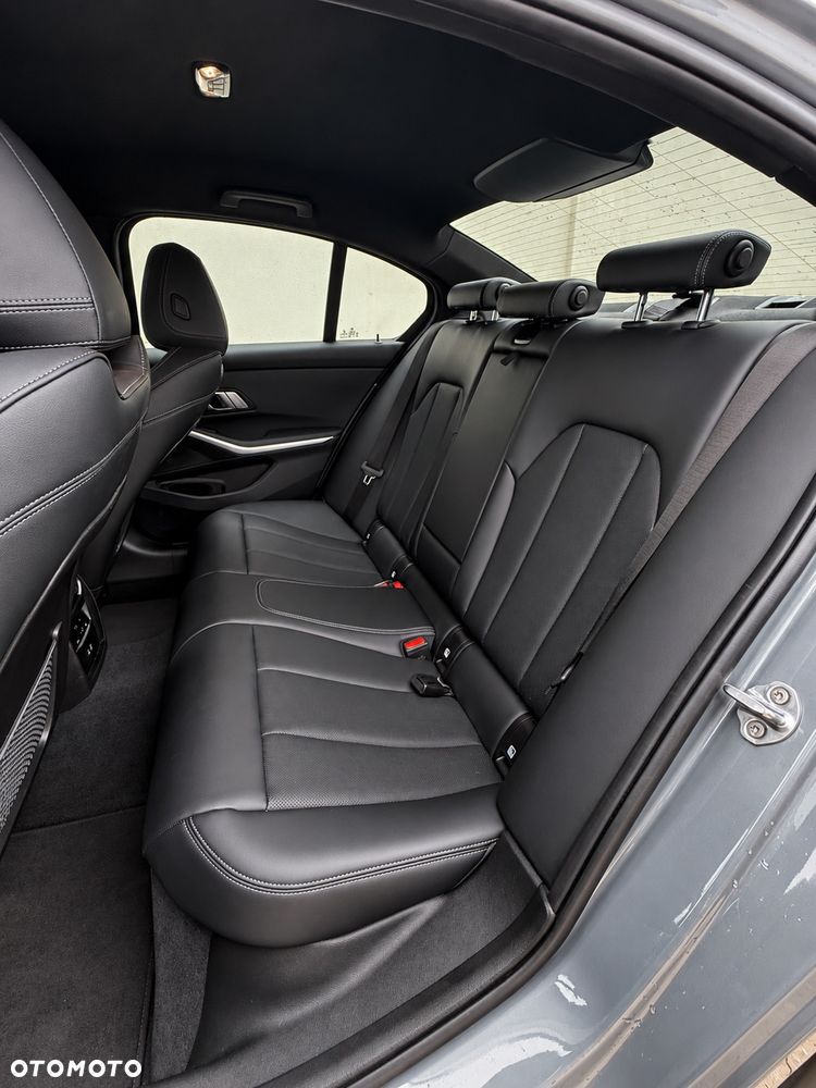 BMW Seria 3 320i - 14