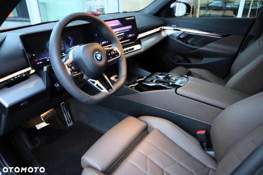 BMW i5 - 10