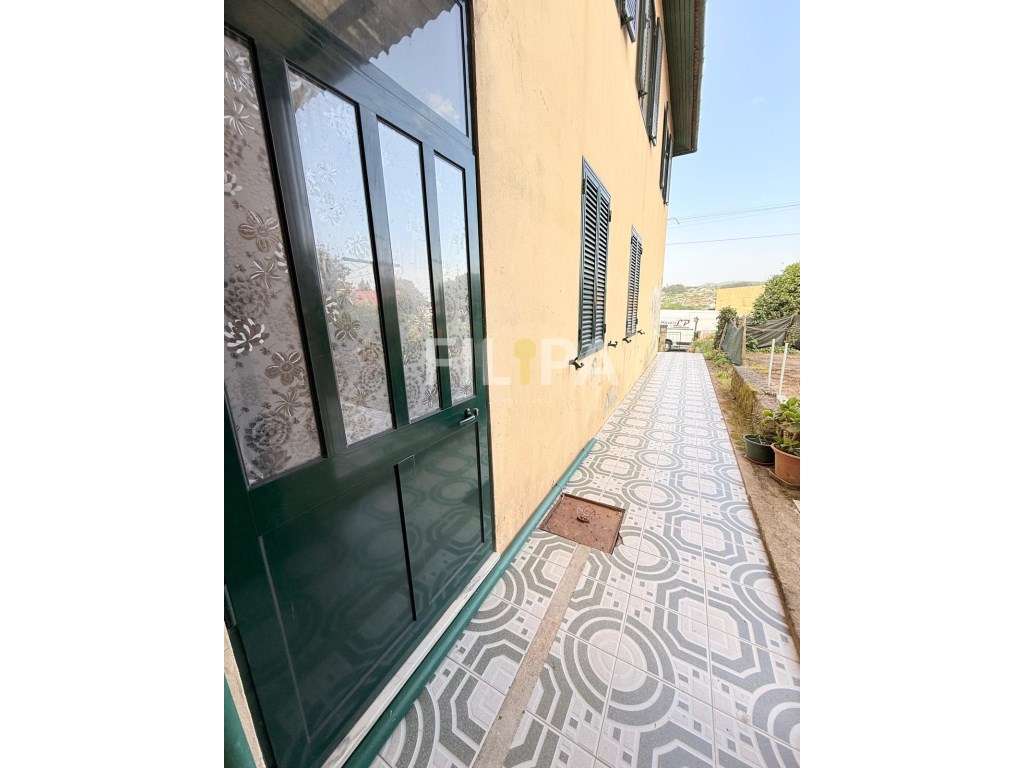 Moradia com 4 frentes no centro de Recarei - espaço, luz e excelent... - Grande imagem: 2/28