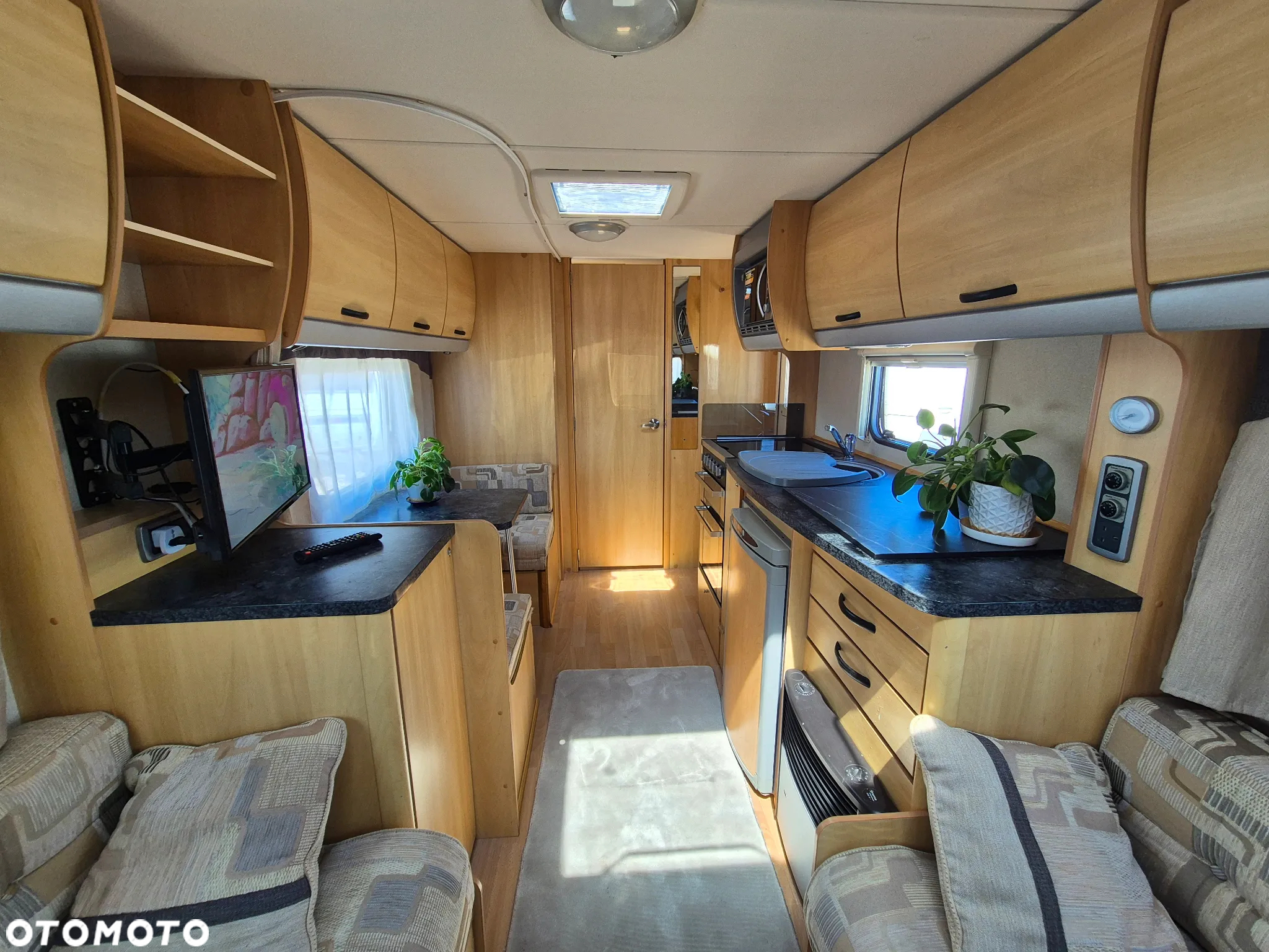 SWIFT STERLING EUROPA 520 - 24