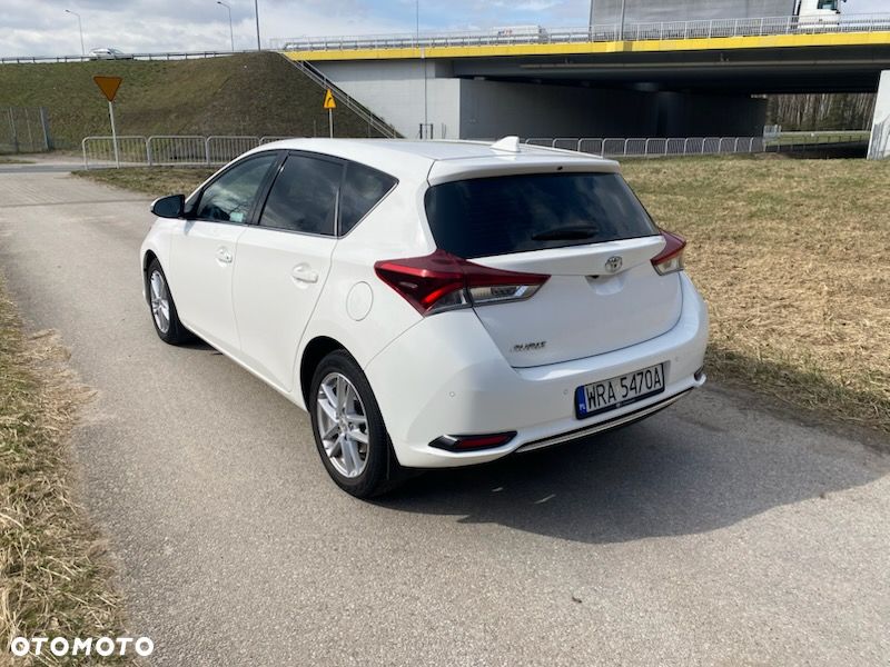 Toyota Auris 1.6 Premium - 2