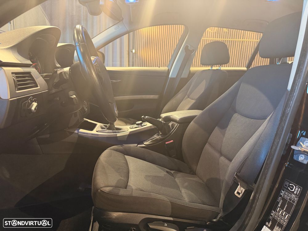 BMW 320 d Navigation Sport - 20