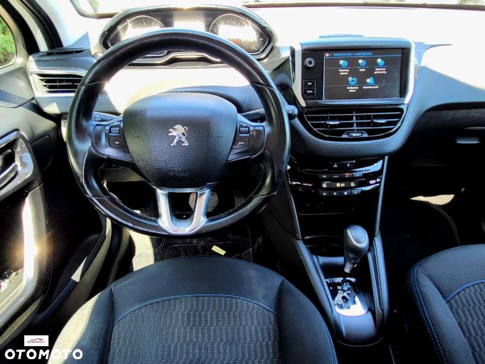 Peugeot 208 - 12