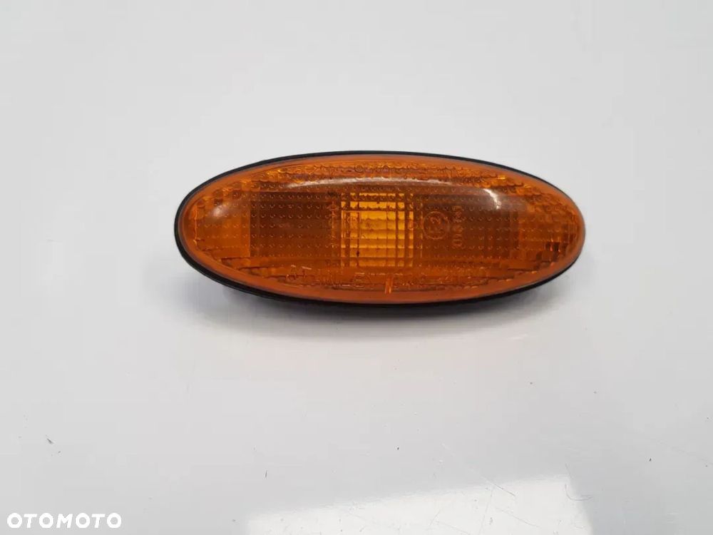 Kierunkowskaz boczny błotnika Mazda 323 046-4120 - 1