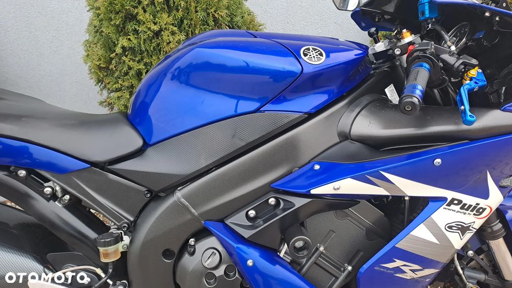 Yamaha R1 - 16
