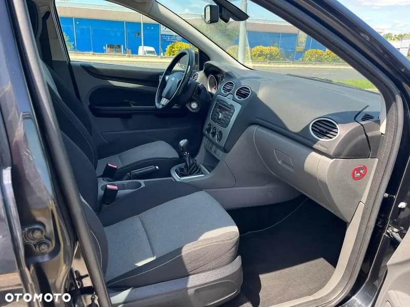 Ford Focus 1.6 Ambiente - 16