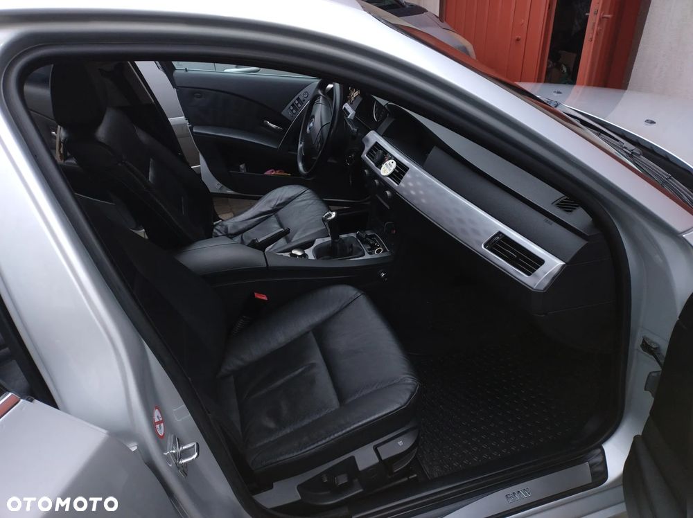 BMW Seria 5 520i - 4