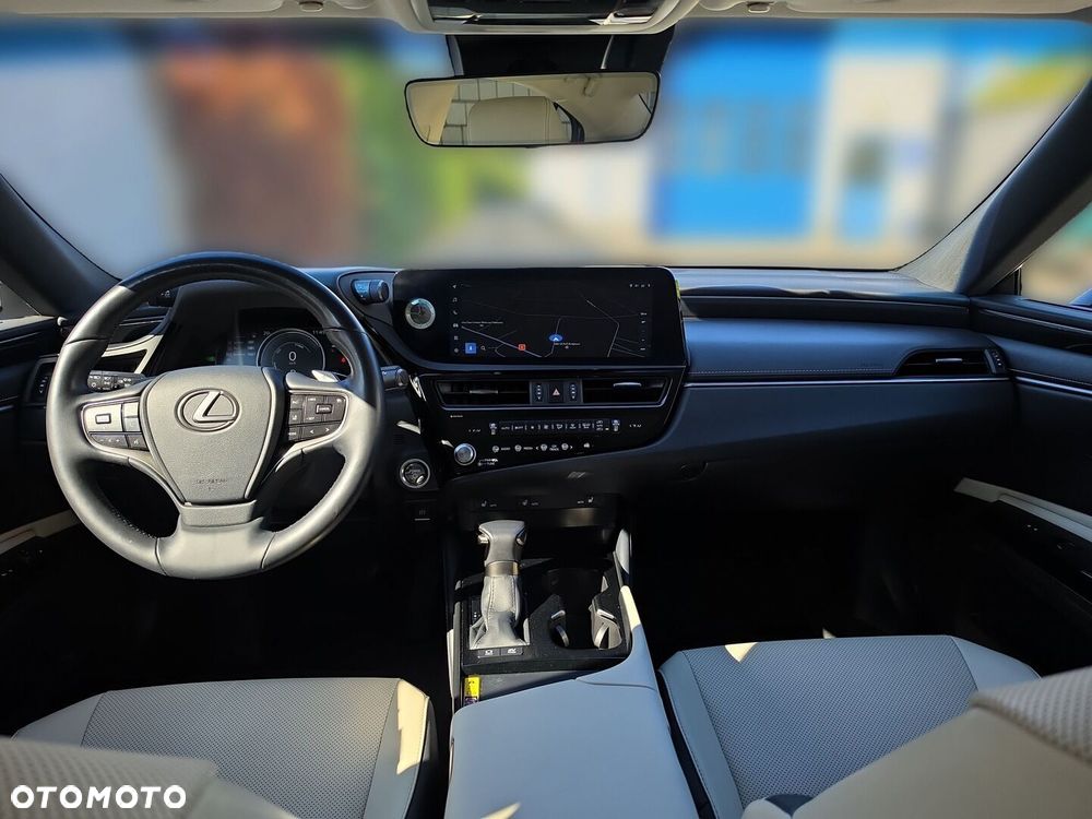Lexus ES 300h F Sport Design - 9