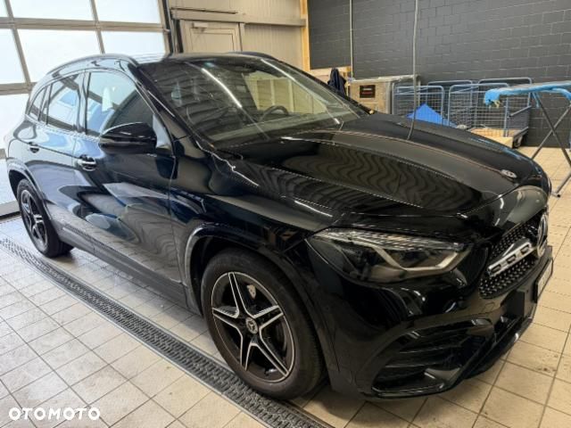 Mercedes-Benz GLA 200 4Matic 8G-DCT AMG Line - 2