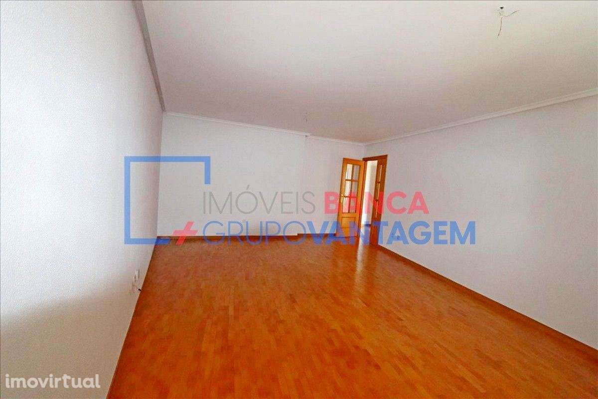 Apartamento T2 com  110 m2 situado em Alhos Vedros (Moita) - Grande imagem: 2/10