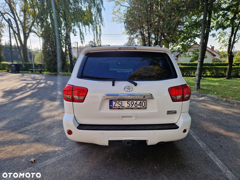 Toyota Sequoia - 27