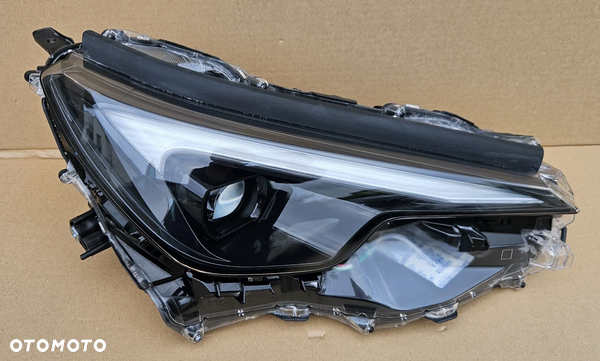 Reflektor prawy lampa przednia LEXUS LBX 2023- ORYGINAŁ!