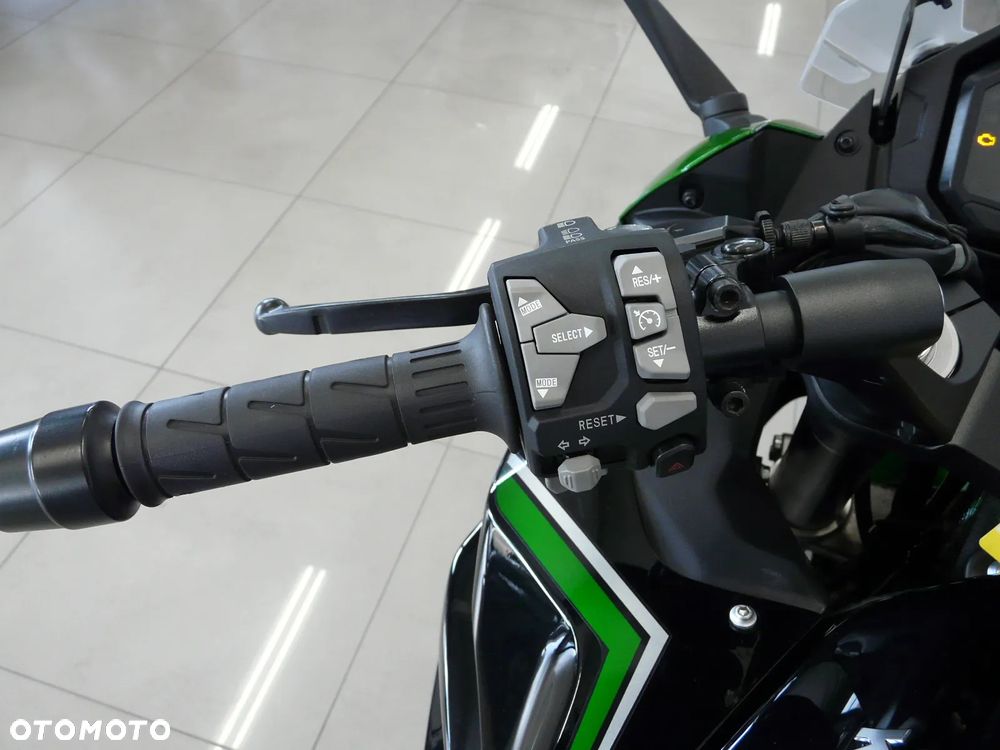 Kawasaki Ninja 1000 SX - 13