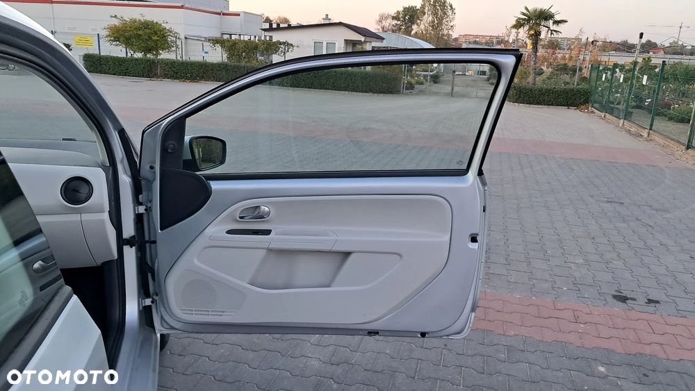 Volkswagen up! 1.0 high EU6 - 10