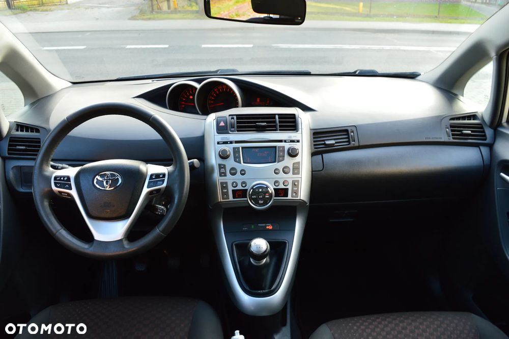 Toyota Verso 1.8 Premium 7os - 18