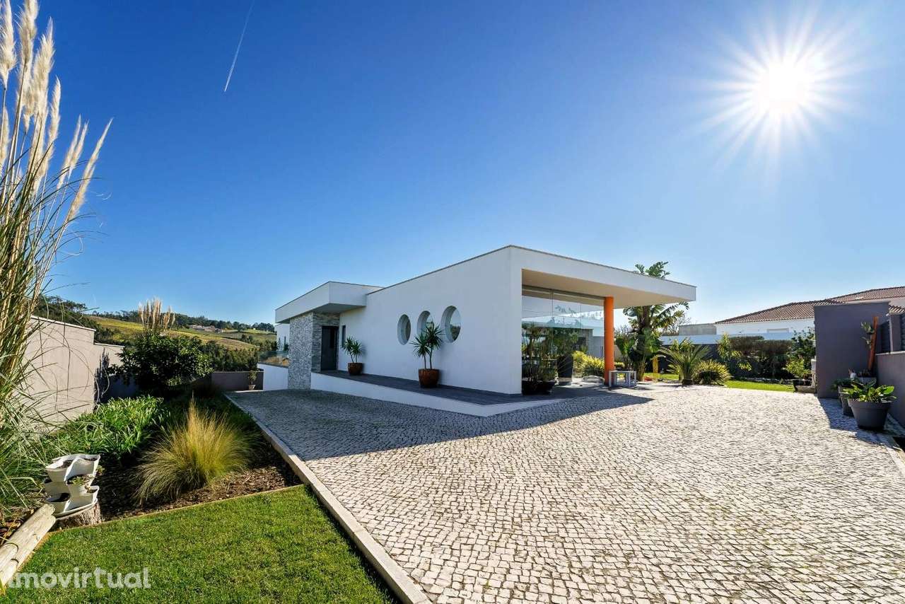 Moradia de autor, no campo junto ao Mar da costa oeste - Grande imagem: 4/15