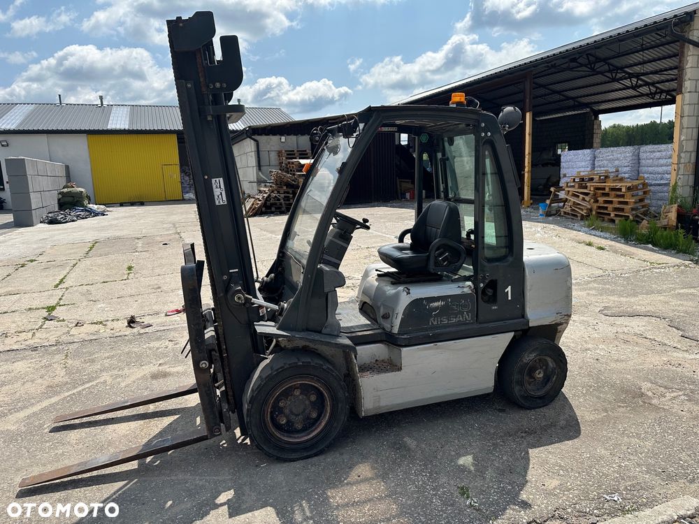 Nissan FGD02A300 - 2