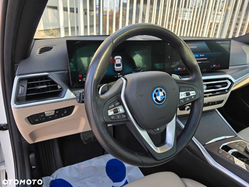 BMW Seria 3 330e xDrive M Sport - 9