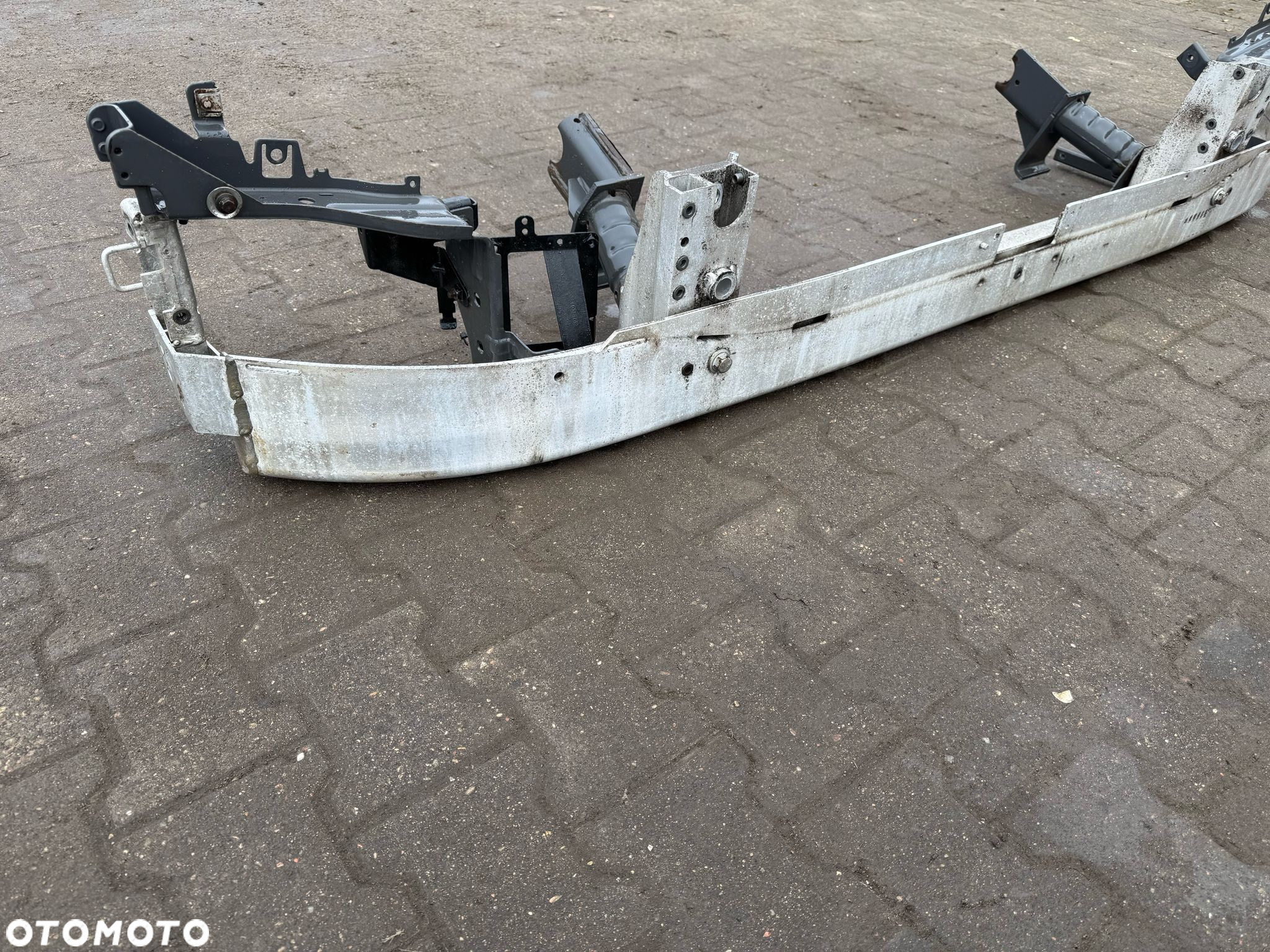 VOLVO FH4 BELKA ZDERZAKA PRZÓD 84210166 - 3
