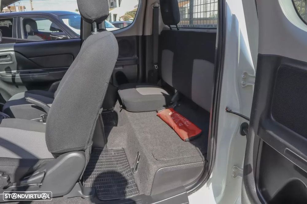 Mitsubishi L200 2.3 DI-D Club Invite Strakar Look 4WD - 12