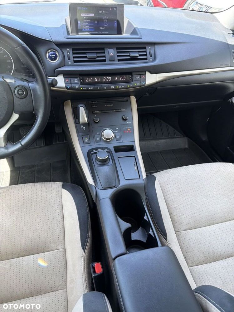 Lexus CT - 13