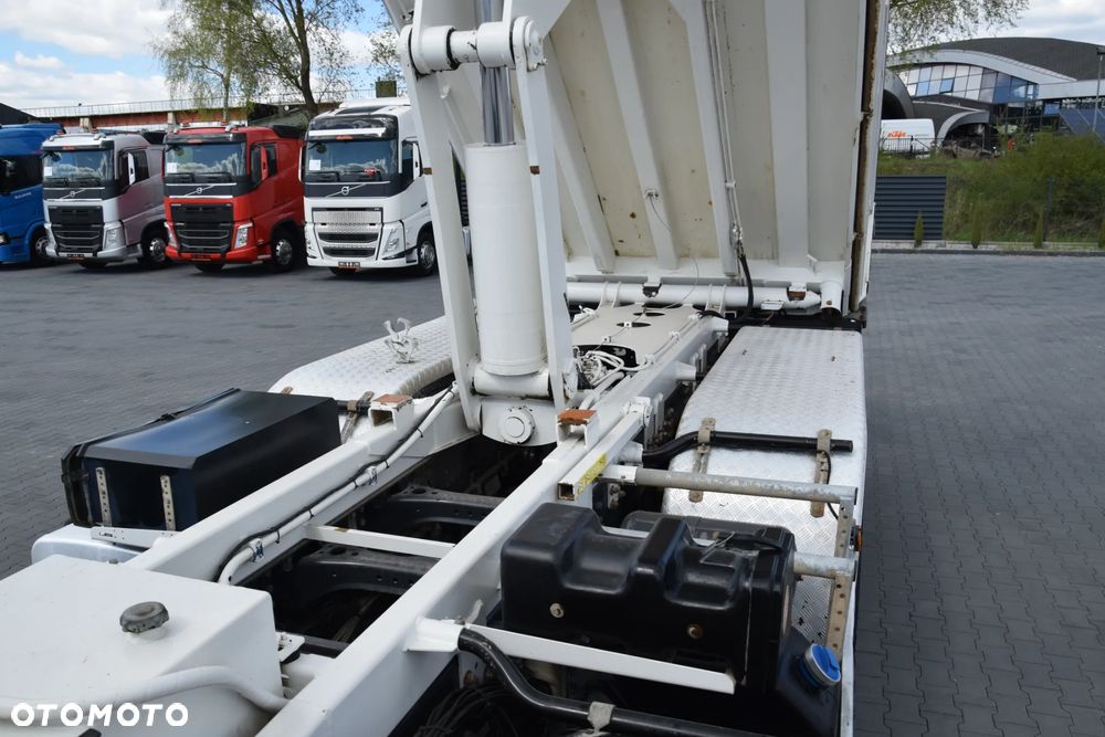 Scania P410 / 8x4 / EURO 6 / WYWROTKA / HYDROBURTA / AUTOMAT / KAMERA COFANIA / NAWIGACJA / HAK / NISKI PRZEBIEG / 2016 / SERWISOWANY / SPROWADZONY - 20