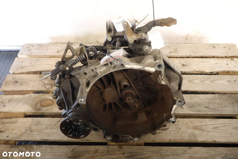 SKRZYNIA BIEGÓW 5 BIEGOWA VOLKSWAGEN GOLF V 1.4 FXQ - 5