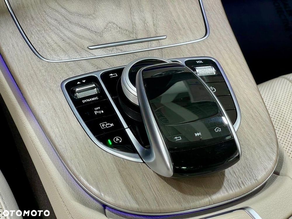 Mercedes-Benz Klasa E 400 4Matic Coupe 9G-TRONIC AMG Line - 20