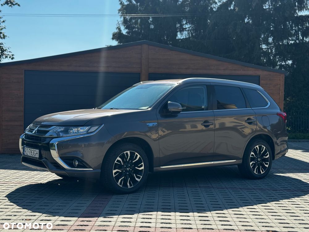 Mitsubishi Outlander - 1