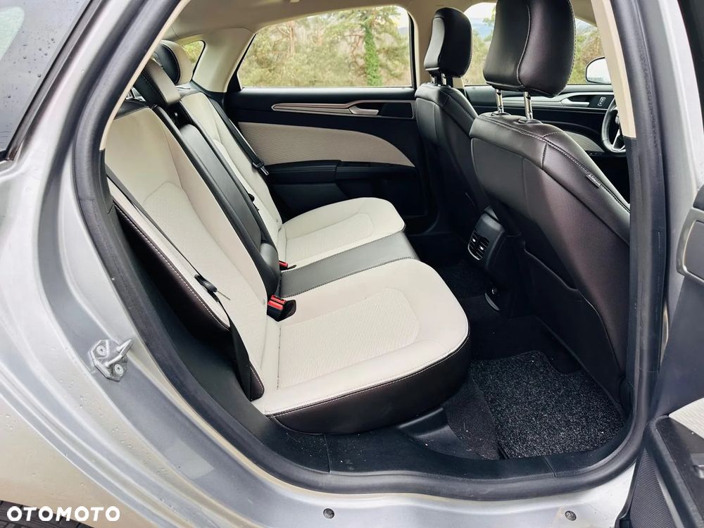 Ford Fusion - 4