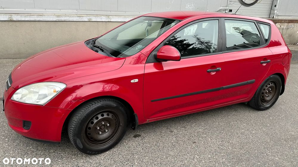 Kia Ceed - 30