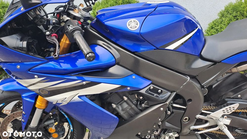 Yamaha R1 - 40