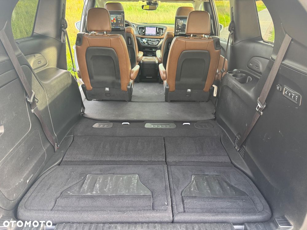 Chrysler Pacifica - 40