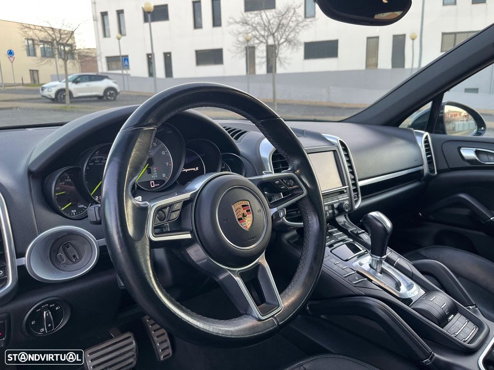 Porsche Cayenne S E-Hybrid - 32