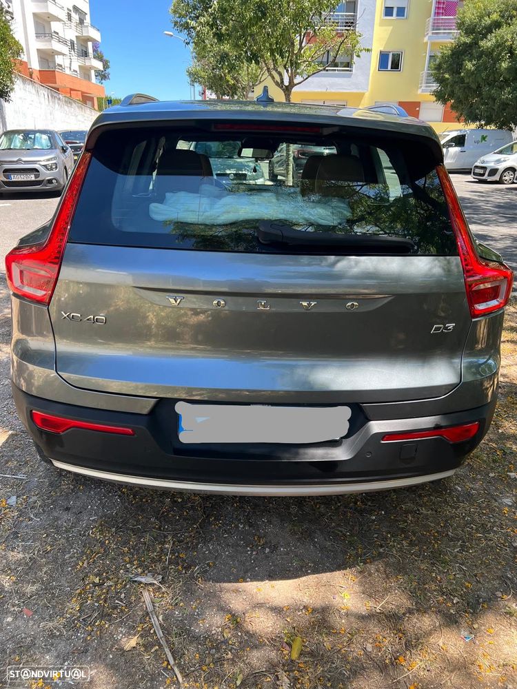 Volvo XC 40 2.0 D3 Momentum Geartronic - 4