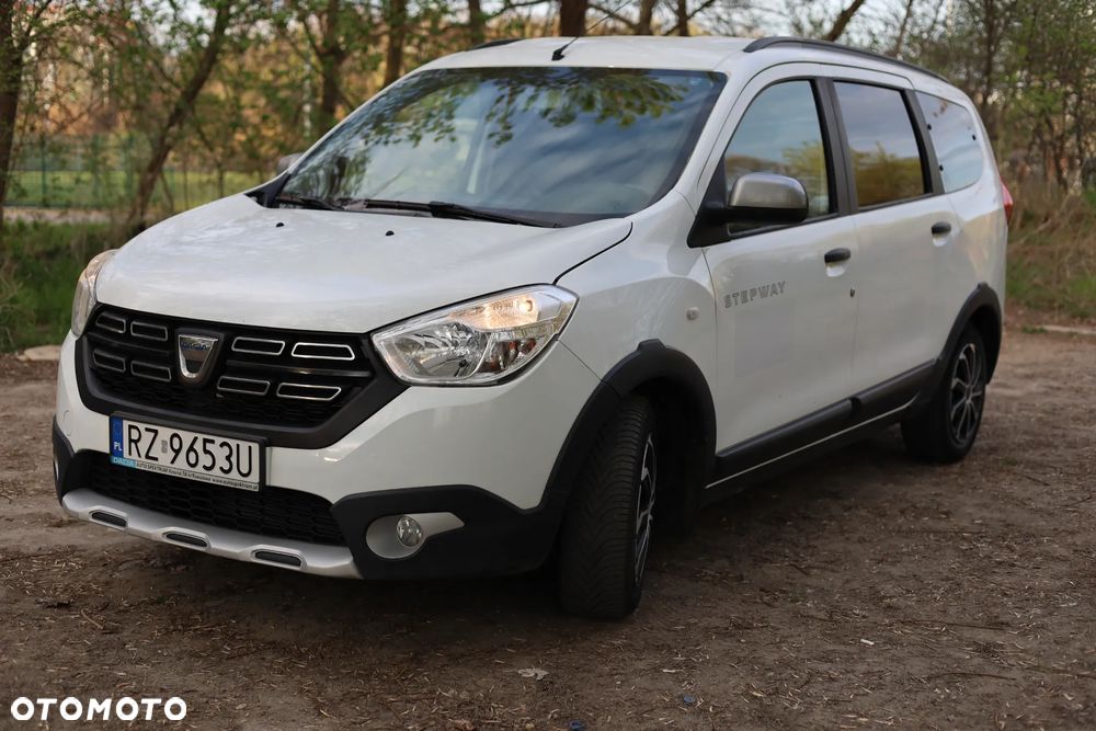 Dacia Lodgy 1.6 SCe Stepway S&S - 10