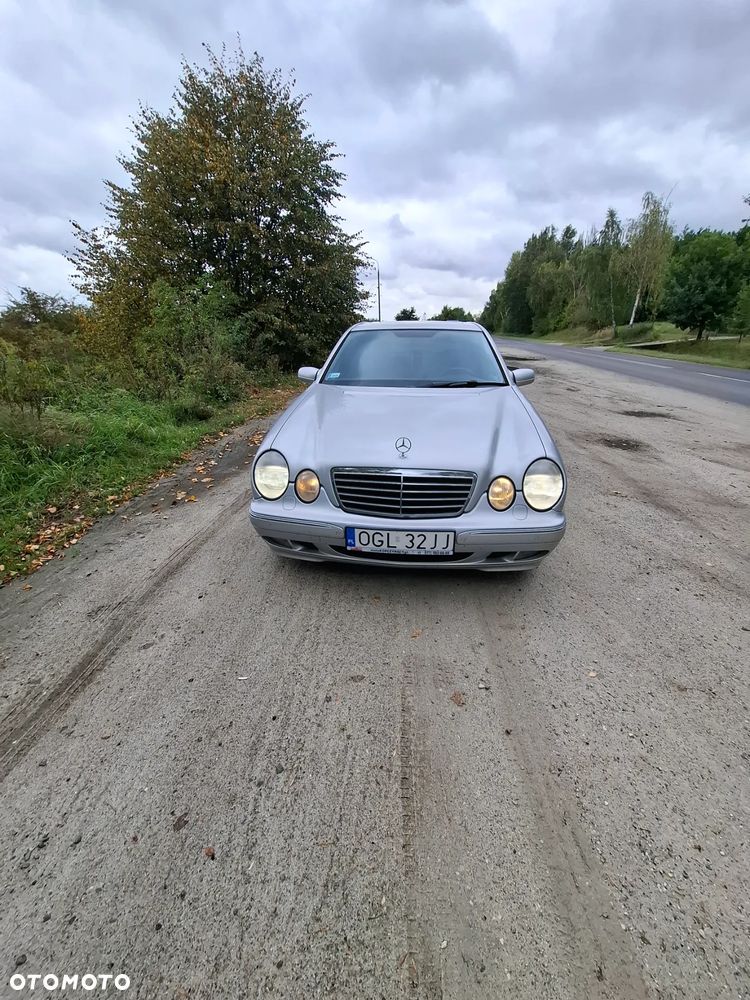 Mercedes-Benz Klasa E 320 T CDI Avantgarde - 1