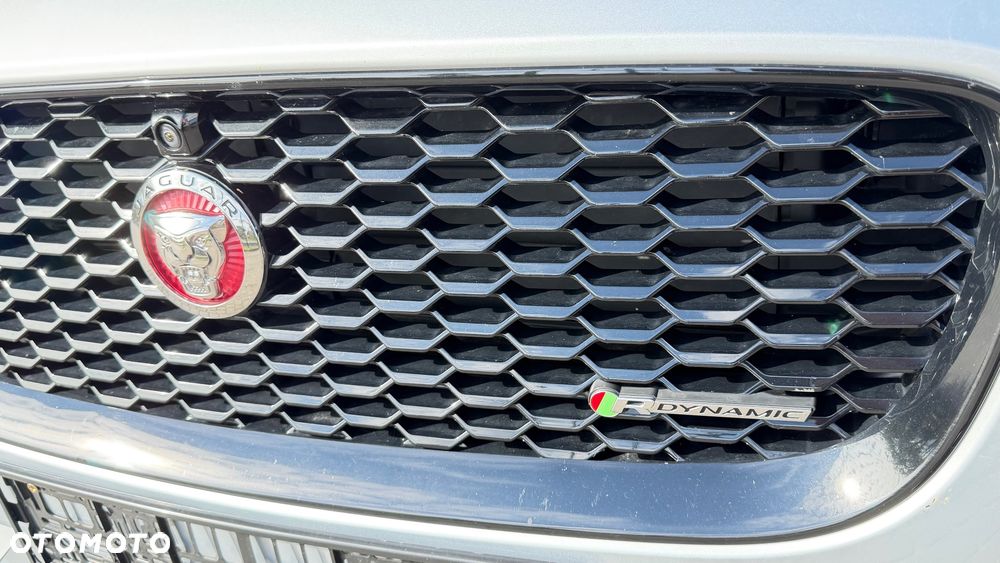 Jaguar E-Pace P250 AWD R-Dynamic - 35