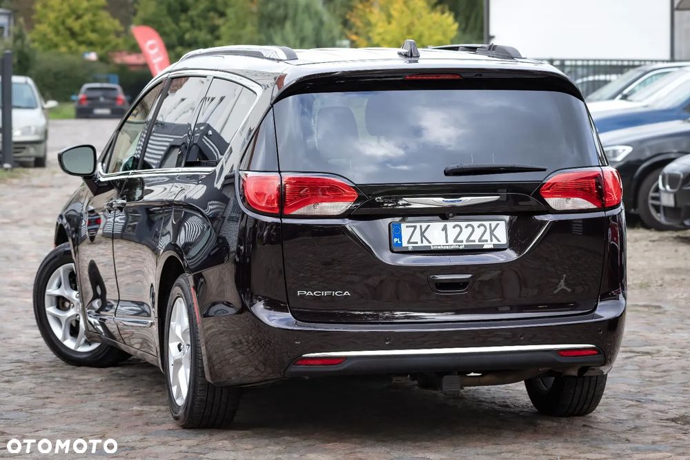 Chrysler Pacifica - 2